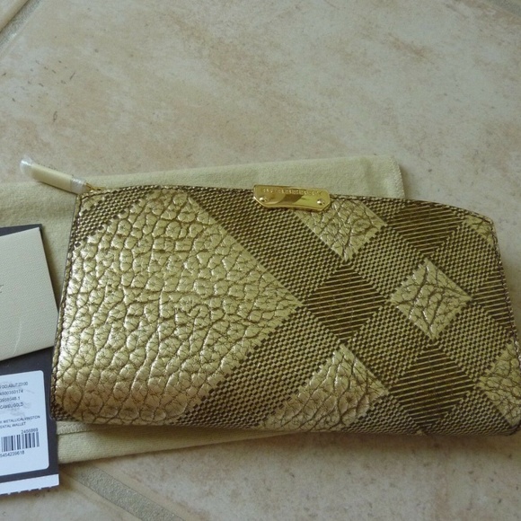 $625 BURBERRY "Alvington" Grain Check Wallet - Picture 1 of 6
